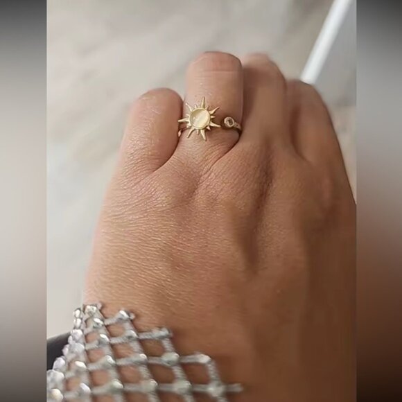 Gold Sun Spinner Ring – Rotating Celestial Design with White Stone & Crystal - Picture 7 of 7